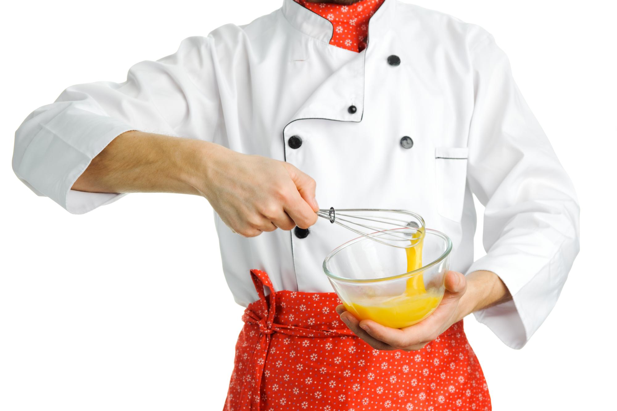Chef demostrando técnica con fuego lento